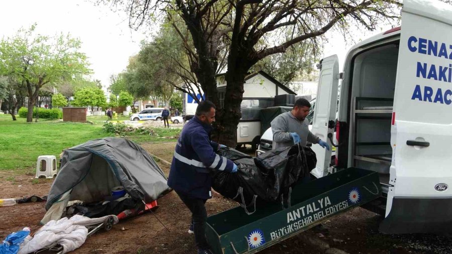 Parka Kurduğu Çadırda Yaşayan Adam Ölü Bulundu