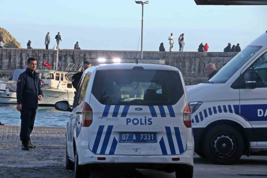 Dünyaca Ünlü Sahilde Can Pazarı: 2 Kardeş Kurtuldu, Kuzen Hayatını Kaybetti