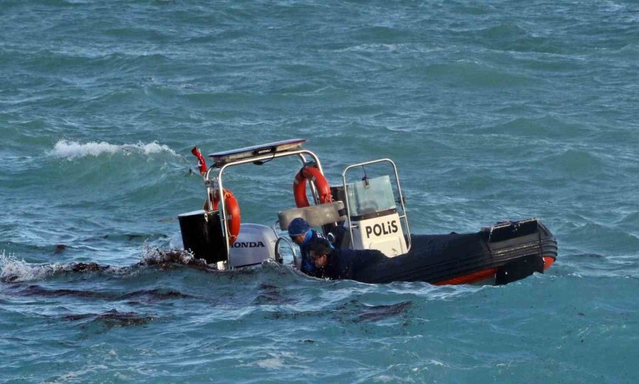 Dünyaca Ünlü Sahilde Can Pazarı: 2 Kardeş Kurtuldu, Kuzen Hayatını Kaybetti