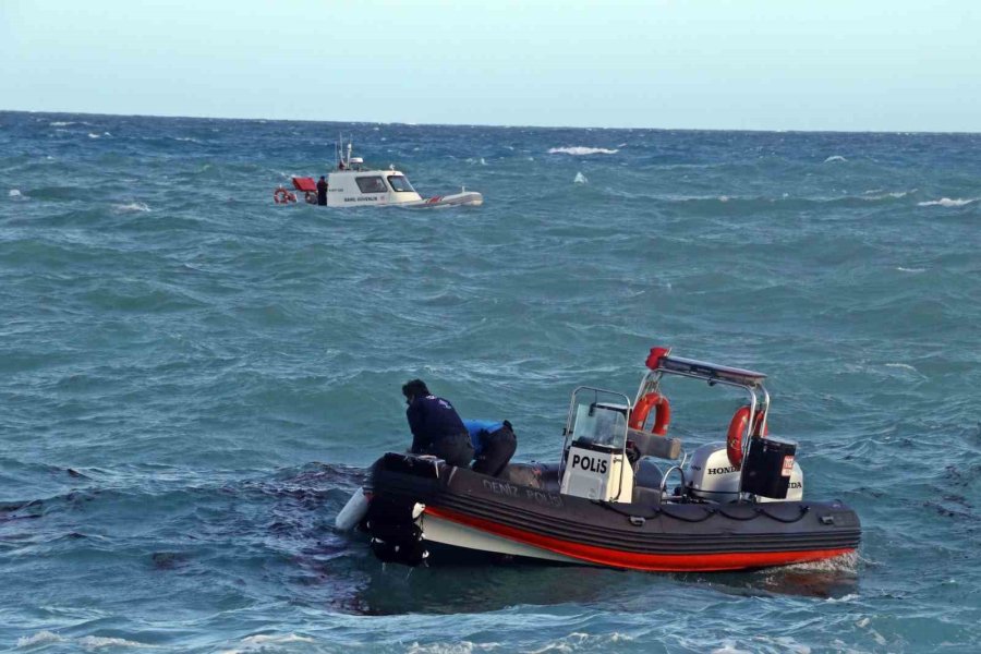 Dünyaca Ünlü Sahilde Can Pazarı: 2 Kardeş Kurtuldu, Kuzen Hayatını Kaybetti