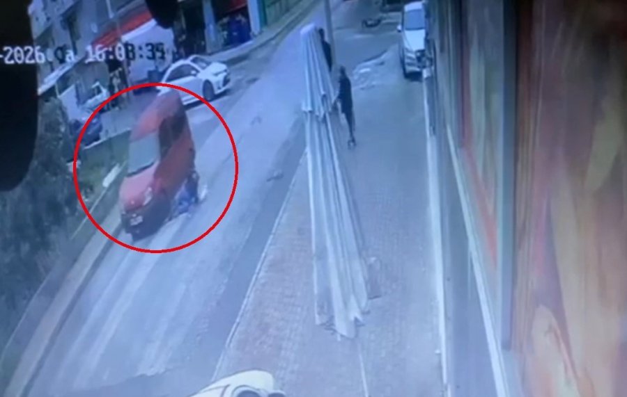 Yayanın Aracın Altında Kaldığı Kaza Kamerada