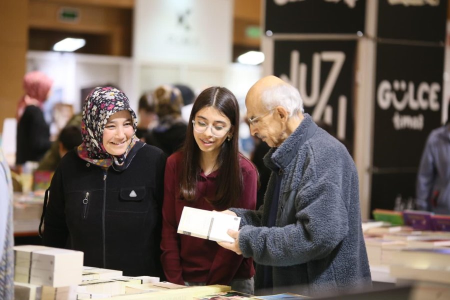 Kepez Kitap Fuarı Kitapseverlerin Akınına Uğruyor