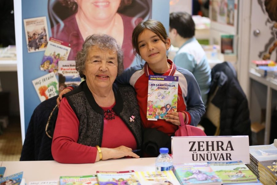 Kepez Kitap Fuarı Kitapseverlerin Akınına Uğruyor