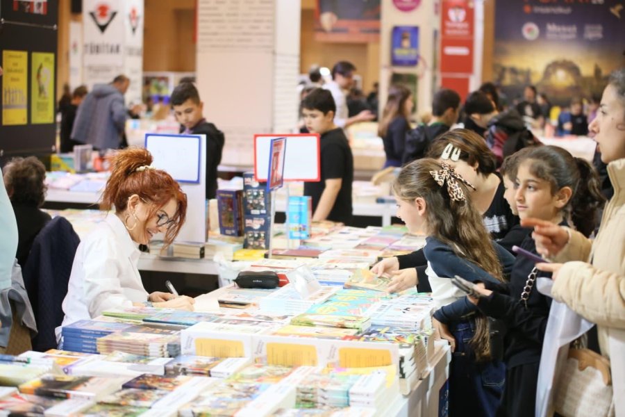 Kepez Kitap Fuarı Kitapseverlerin Akınına Uğruyor