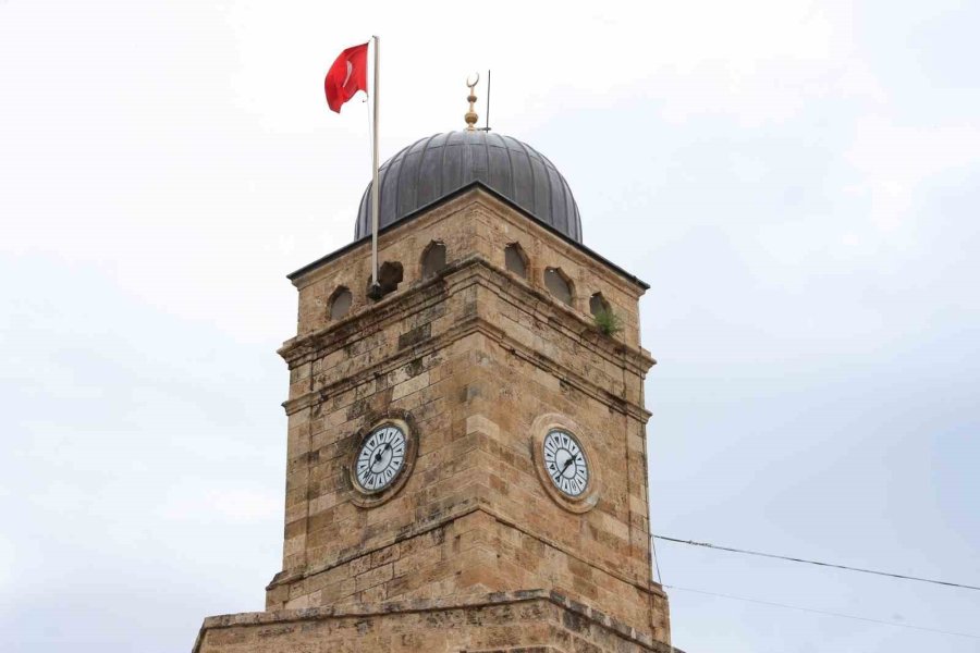 Antalya’da Tarihi Saat Kulesi’nde Zaman Bir Kez Daha Durdu