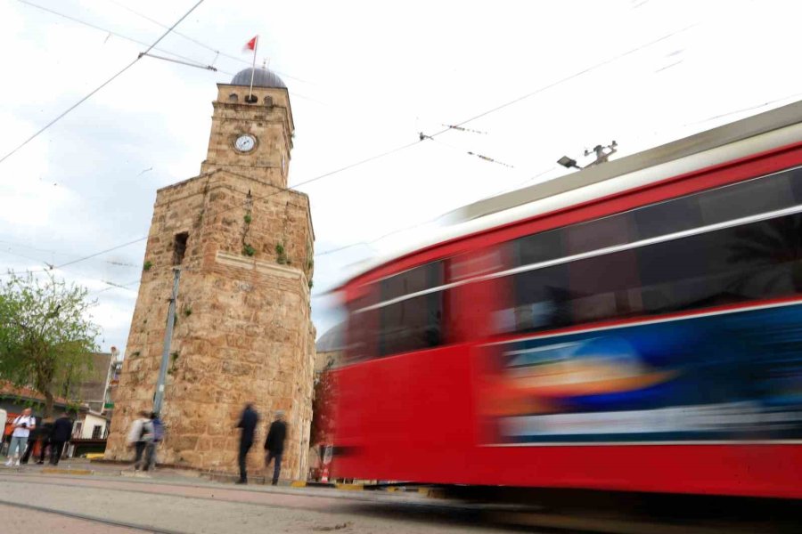 Antalya’da Tarihi Saat Kulesi’nde Zaman Bir Kez Daha Durdu