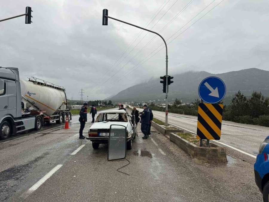 Silifke’de İki Aracın Karıştığı Kazada 3 Kişi Yaralandı