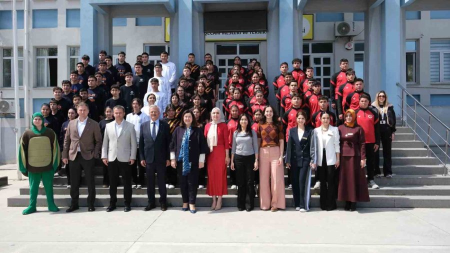 Tekli: "eğitim, Sanayimizin Sürdürülebilirliğinin Temelidir"