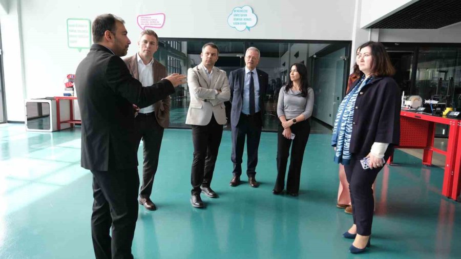 Tekli: "eğitim, Sanayimizin Sürdürülebilirliğinin Temelidir"