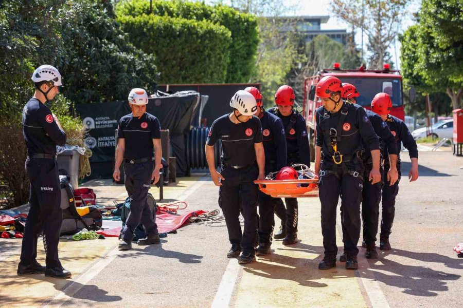 Antalya İtfaiyesinin Taze Kanları Göreve Hazır
