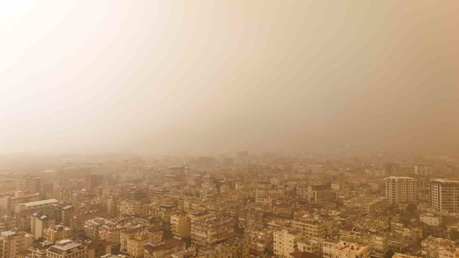 Antalya Semaları Kahverengiye Büründü Sahra Çölü Üzerinden Gelen Toz Taşınımı Çamur Olup Yağdı