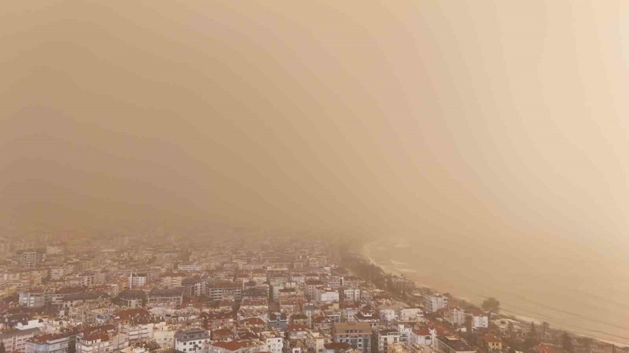 Antalya Semaları Kahverengiye Büründü Sahra Çölü Üzerinden Gelen Toz Taşınımı Çamur Olup Yağdı
