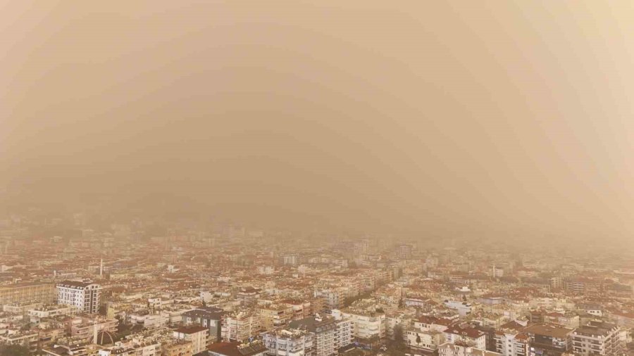 Antalya Semaları Kahverengiye Büründü Sahra Çölü Üzerinden Gelen Toz Taşınımı Çamur Olup Yağdı