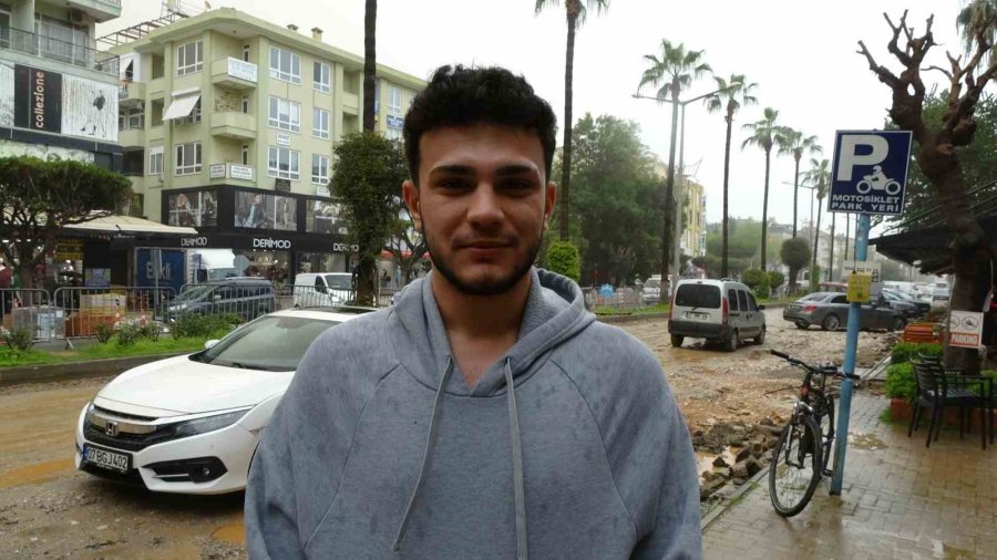 Antalya Semaları Kahverengiye Büründü Sahra Çölü Üzerinden Gelen Toz Taşınımı Çamur Olup Yağdı