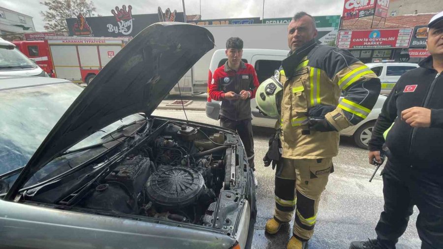 Karaman’da Yanan Otomobile Esnaftan Hortumlu Müdahale