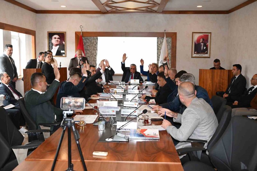 Başkan Topaloğlu: "yollardaki Kazılar Altyapı Kurumlarına Ait"