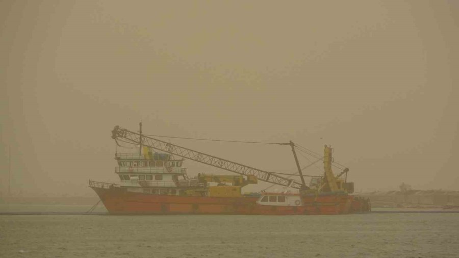 Mersin Ve İlçelerinde Toz Taşınımı Etkili Oldu