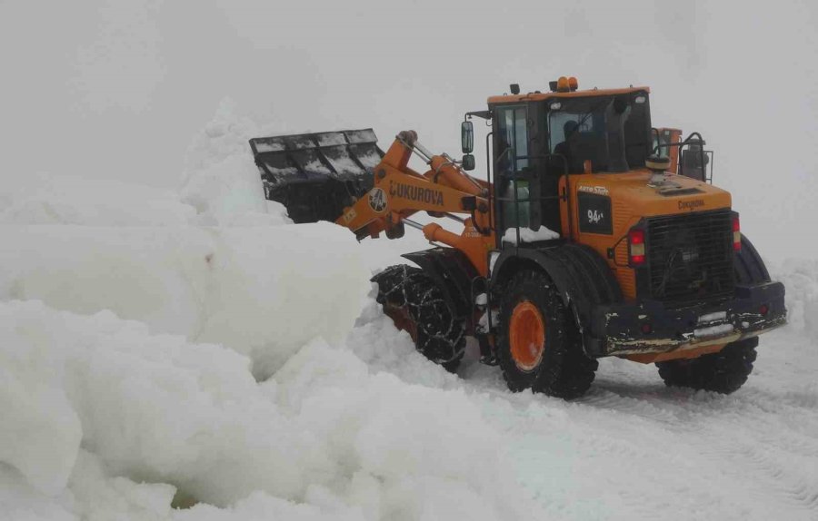 Burası Ne Van Ne Hakkari: Yaz Şehri Mersin’de Kar 2 Metreyi Aştı