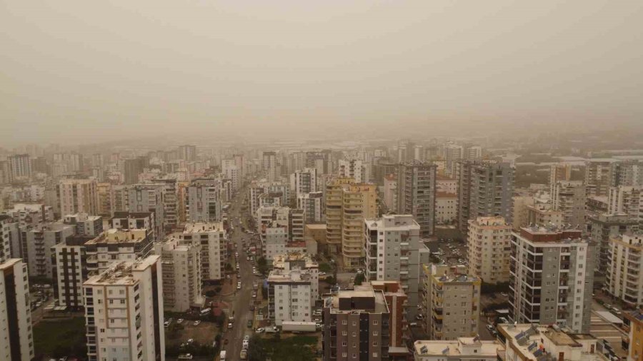 Toz Çevreyi Kapladı: Görüş Mesafesi Düştü, Hava Kızıla Döndü