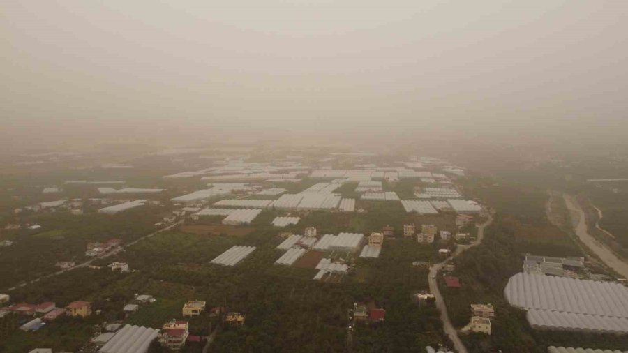 Toz Çevreyi Kapladı: Görüş Mesafesi Düştü, Hava Kızıla Döndü