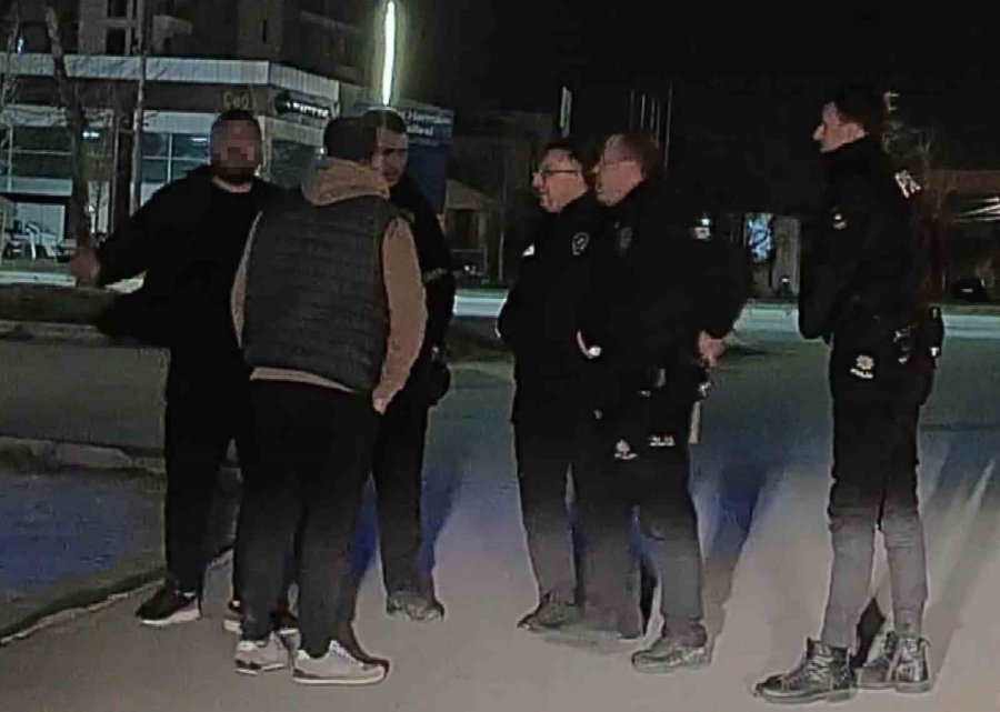 Aksaray Polisinin Elinde Keser Olan Adamla İmtihanı Kamerada