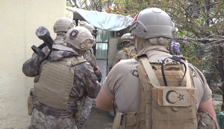 İl Emniyet Müdürünün Yönettiği Operasyonda Çok Miktarda Uyuşturucu Madde Ele Geçirildi