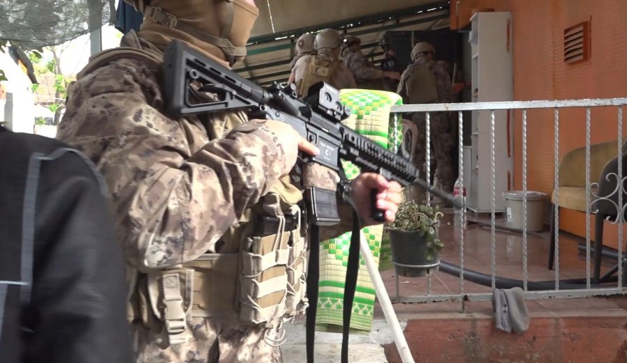 İl Emniyet Müdürünün Yönettiği Operasyonda Çok Miktarda Uyuşturucu Madde Ele Geçirildi