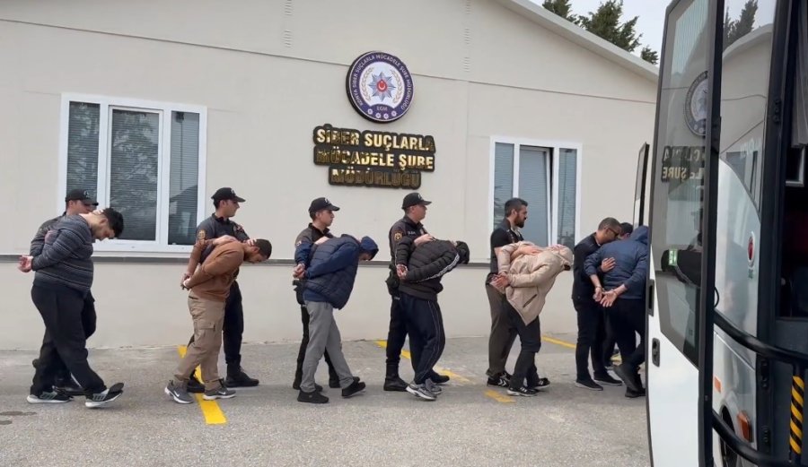 Doktoru 11 Milyon Lira Dolandıran Şebekenin 28,6 Milyarlık İşlem Hacmi Ortaya Çıktı