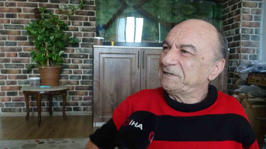 Onu Görenler Azmine Hayran Kalıyor: Ayaklarıyla Tıraş Oluyor, Yemek Yiyor, Para Üstü Veriyor