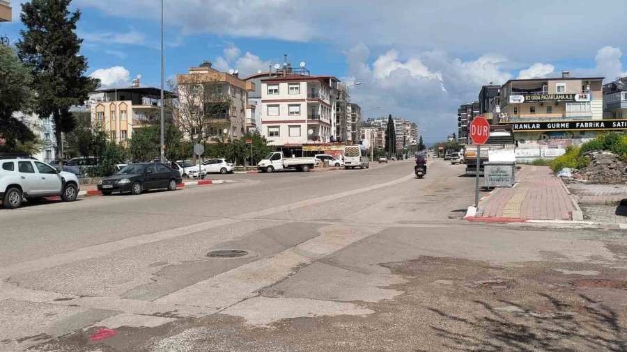 Ekmek Almak İçin Markete Giden Yaşlı Adam Çöp Kamyonunun Altında Hayatını Kaybetti