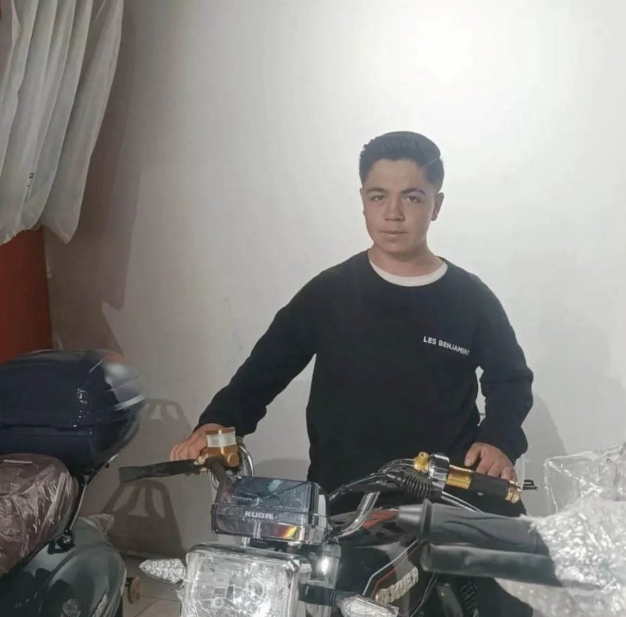 Feci Kazada Hayatını Kaybeden Gençlerin Cenazeleri Gözyaşları İçinde Teslim Alındı