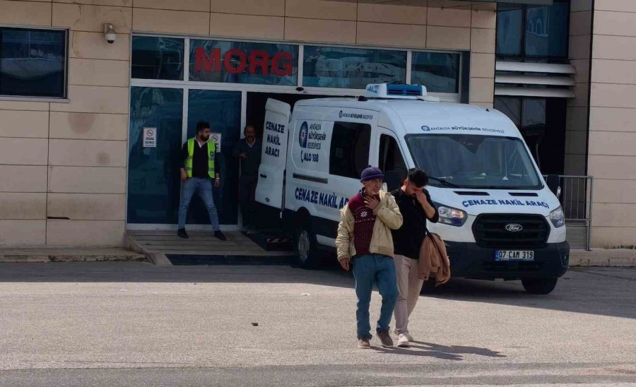 Feci Kazada Hayatını Kaybeden Gençlerin Cenazeleri Gözyaşları İçinde Teslim Alındı