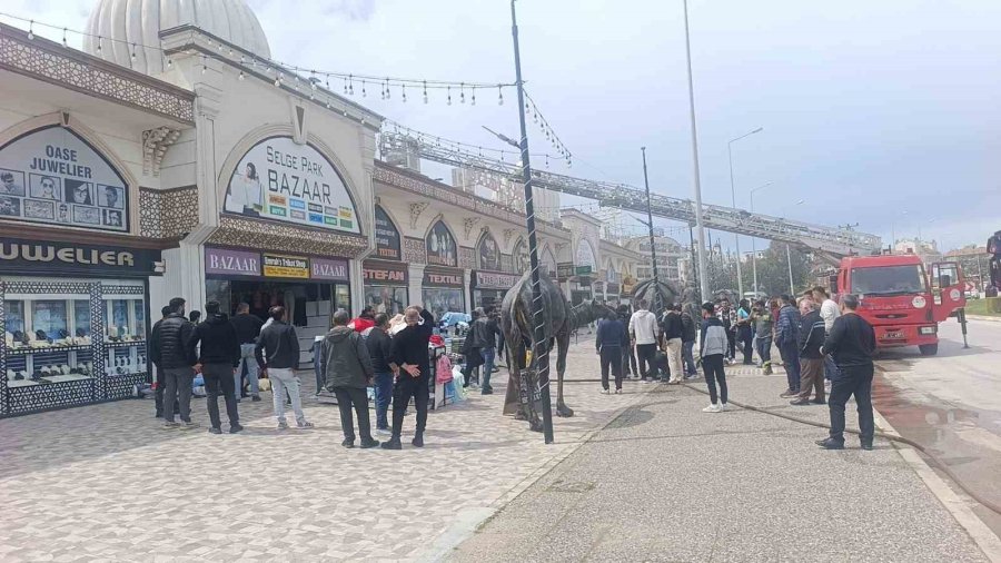 Antalya’da İş Merkezinde Yangın Paniği