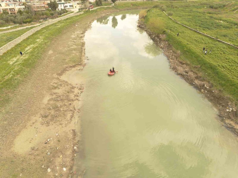 Tarsus’ta Irmakta Kaybolan Genç İçin Seferber Oldular: Vali Toros Bölgede