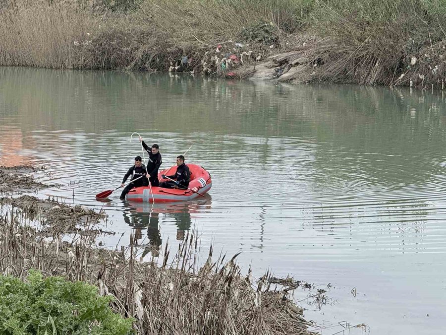Tarsus’ta Irmakta Kaybolan Genç İçin Seferber Oldular: Vali Toros Bölgede