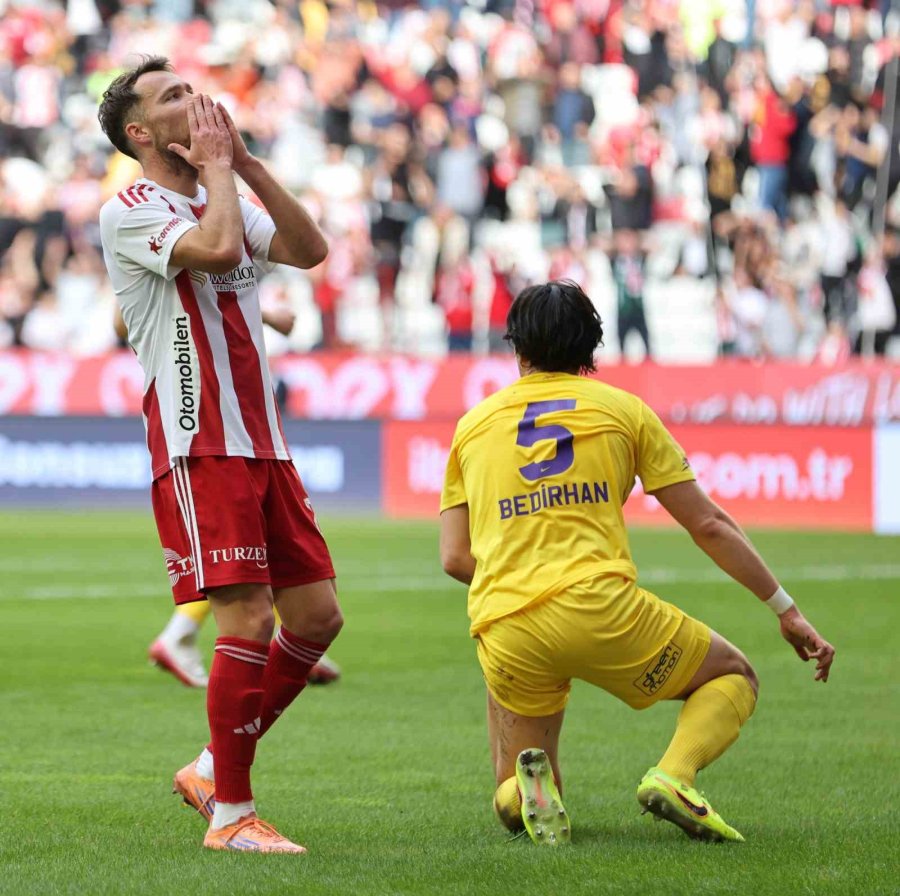 Trendyol Süper Lig: Antalyaspor: 0 - Eyüpspor: 0 (ilk Yarı)