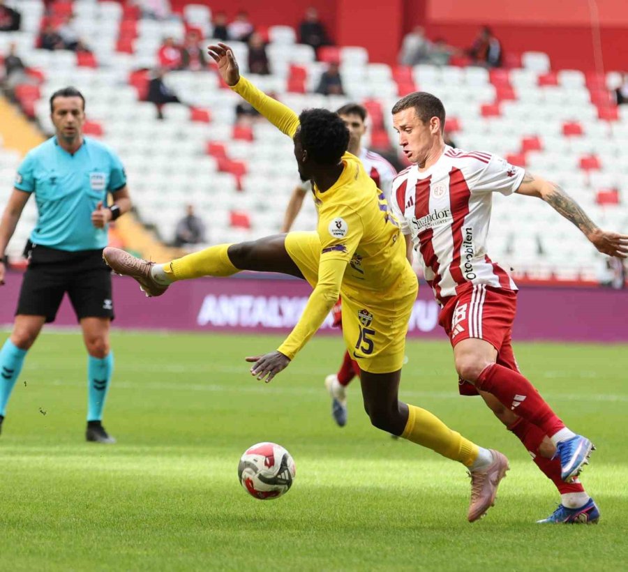 Trendyol Süper Lig: Antalyaspor: 0 - Eyüpspor: 0 (ilk Yarı)
