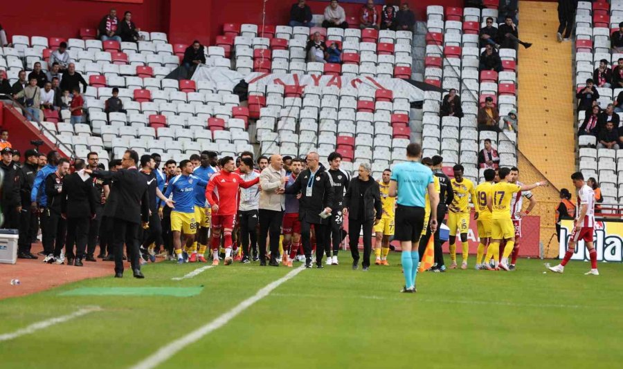 Trendyol Süper Lig: Antalyaspor: 0 - Eyüpspor: 0 (ilk Yarı)