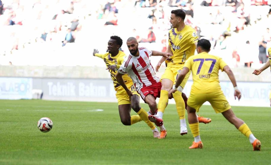 Trendyol Süper Lig: Antalyaspor: 0 - Eyüpspor: 0 (ilk Yarı)