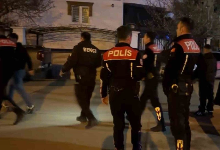 Aksaray’da "evimi Bastı" Kavgası Polisin Müdahalesiyle Son Buldu
