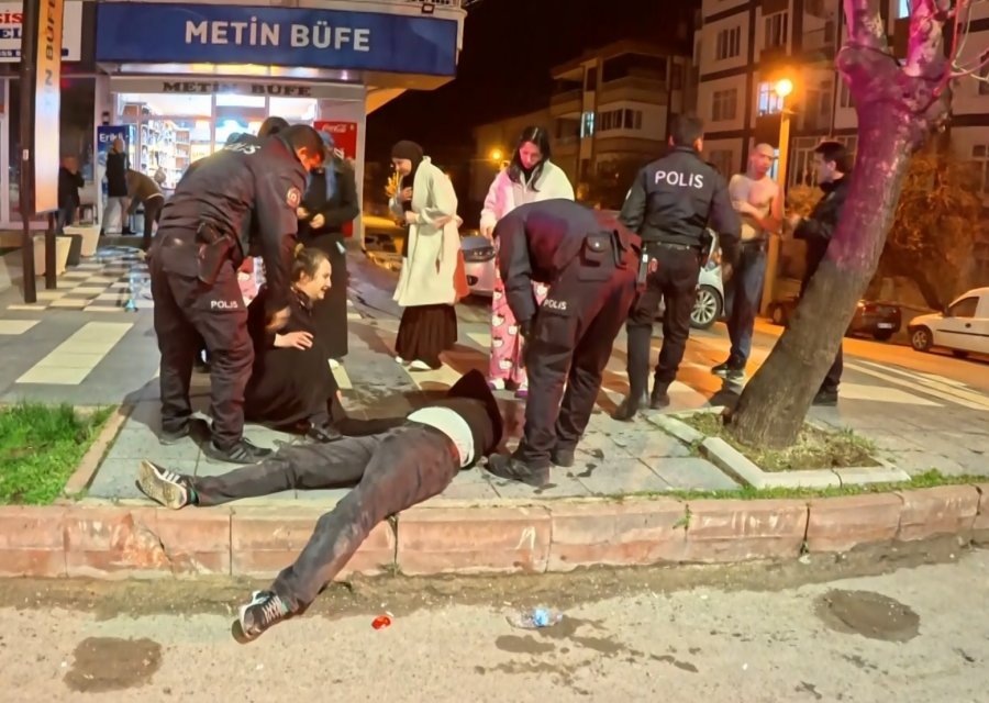 Yaralı Oğlunun Başındaki Annenin Feryadı Yürekleri Dağladı