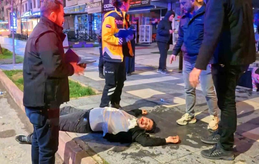 Yaralı Oğlunun Başındaki Annenin Feryadı Yürekleri Dağladı