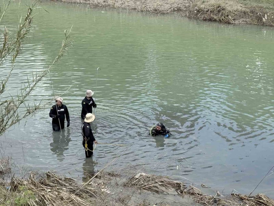 Tarsus’ta Irmakta Kaybolan Genci Arama Çalışmaları Sürüyor