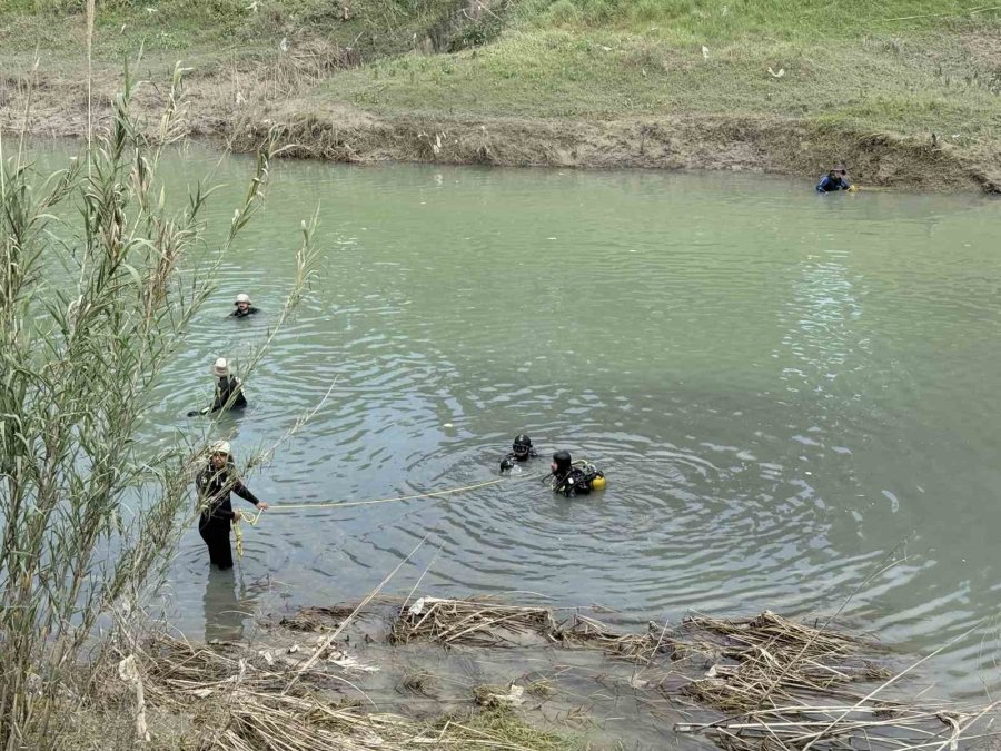 Tarsus’ta Irmakta Kaybolan Genci Arama Çalışmaları Sürüyor