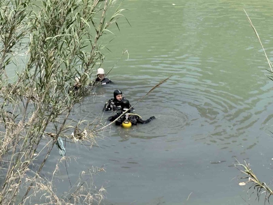 Tarsus’ta Irmakta Kaybolan Genci Arama Çalışmaları Sürüyor