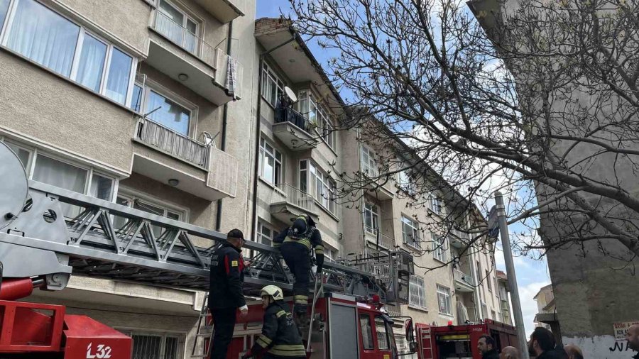 Konya’da Binada Çıkan Yangında Mahsur Kalan 5’i Çocuk 8 Kişi Ekiplerce Kurtarıldı