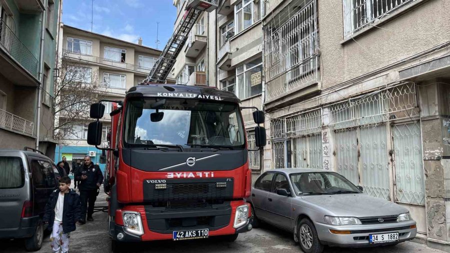 Konya’da Binada Çıkan Yangında Mahsur Kalan 5’i Çocuk 8 Kişi Ekiplerce Kurtarıldı