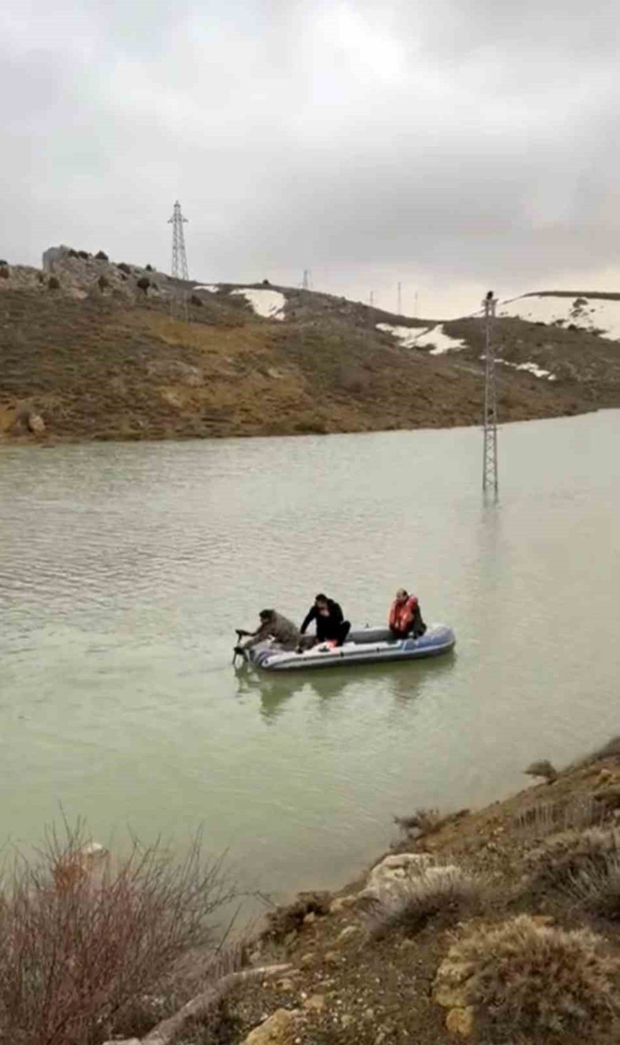 Göle Dönen Yayla Yolundan Botla Geçip Köylerine Gittiler