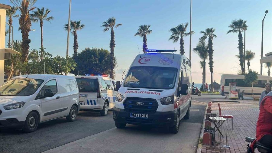 Alanya’da Tadilattaki Otelde Çıkan Yangın Korkuttu