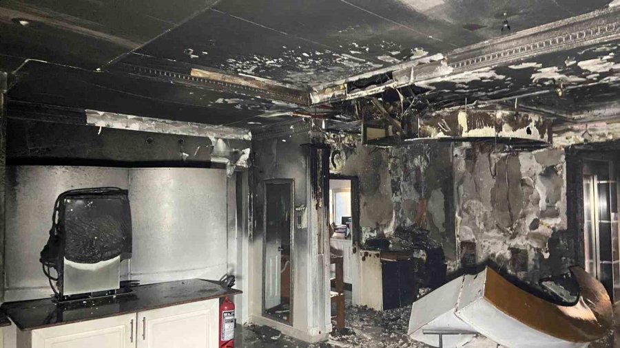 Alanya’da Tadilattaki Otelde Çıkan Yangın Korkuttu